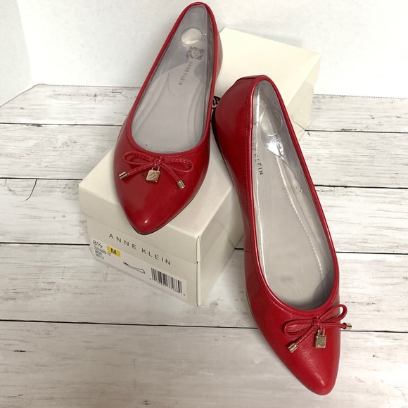 Anne Klein Akovi Leather Flats Red 8.5M NIB - Picture 1 of 6